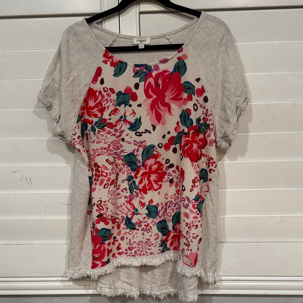 Umgee Gray and Pink Floral Short Sleeve Top